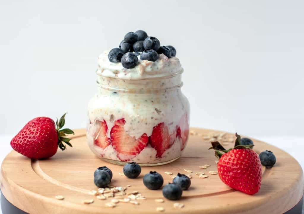 My Husband's Overnight Oats | kickassbaker.com #overnightoats #oats #yogurt #breakfast #cleaneating #cleanrecipes #glutenfree #nutfree #fruit #easyrecipes #kickassbaker