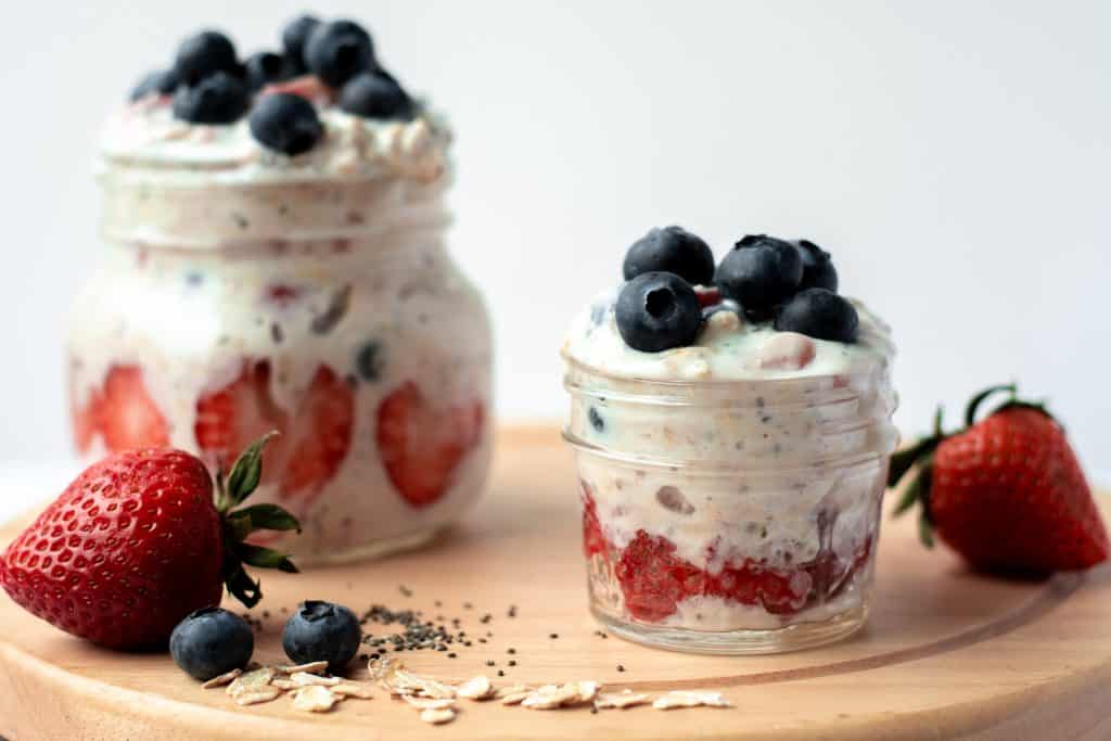 My Husband's Overnight Oats | kickassbaker.com #overnightoats #oats #yogurt #breakfast #cleaneating #cleanrecipes #glutenfree #nutfree #fruit #easyrecipes #kickassbaker