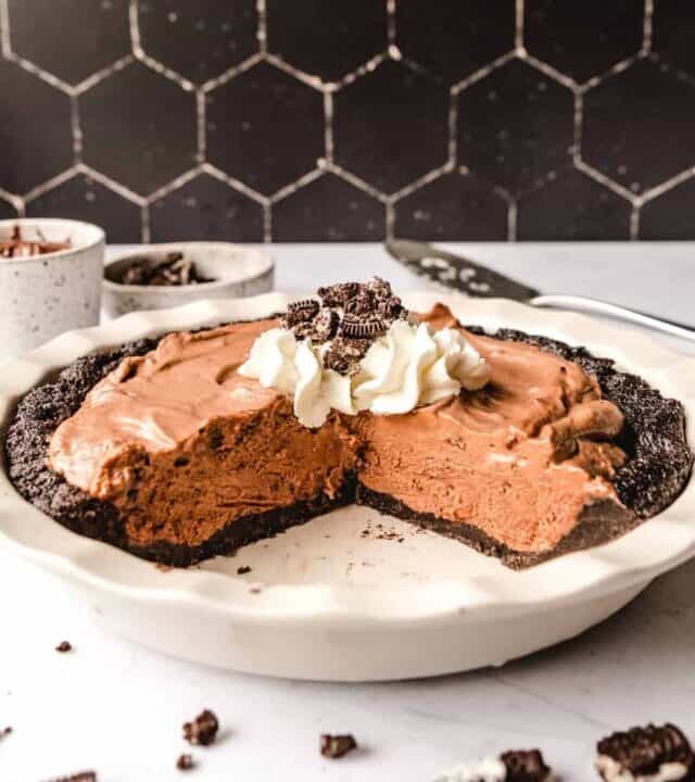 Bring this quick and easy No Bake Nutella Pie to your summer cookouts for a dessert everyone will enjoy without spending all day in the kitchen.