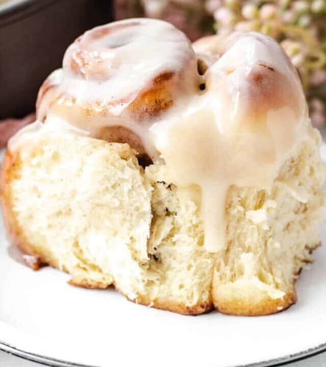 Cinnamon rolls can be made easily in just one hour.
