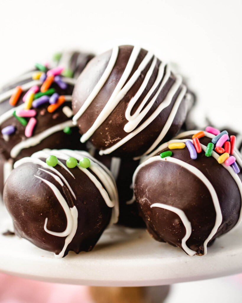 NoBake Chocolate Truffles with Cookie Crumbs & Cream Cheese Kickass